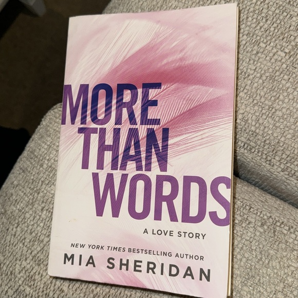 Beautiful Love Story Novel by Mia Sheridan 📖 “More Than Words” - Picture 2 of 5